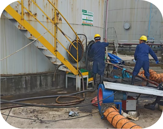 黃石某公司大型油罐油泥清理工程，助力綠色能源發(fā)展